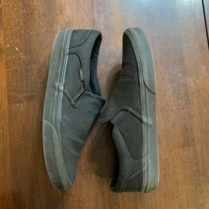 Men’s size 9 black on black Vans